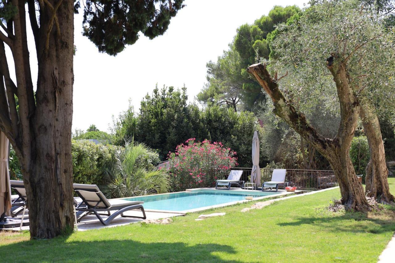 L'Elegante Bastide En Pierre Avec Vue Sur Le Vieux Village De Mougins Exterior photo